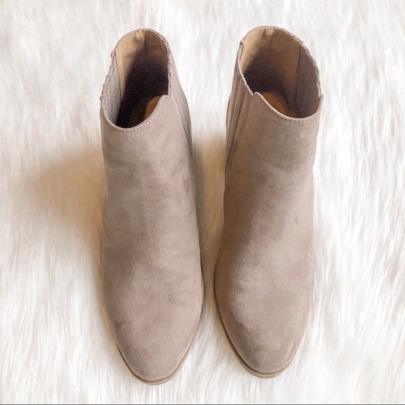 Lulu’s Shasta Taupe Suede Ankle Booties, size 8 - Picture 4 of 11